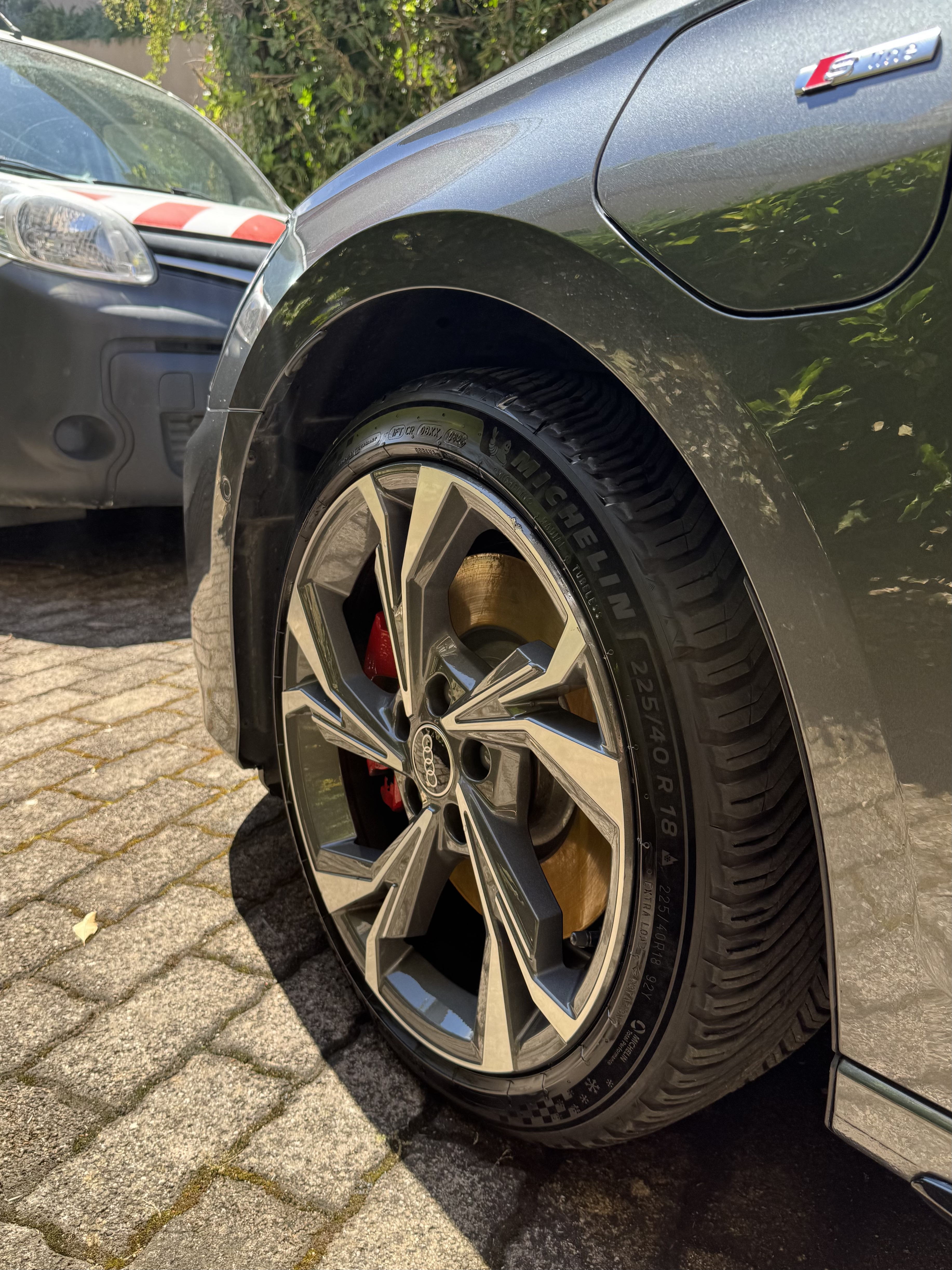 Avant — Lamborghini Revuelto